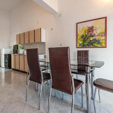 Beautiful Apartment In Vir With Wifi Kültér fotó