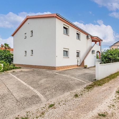 Beautiful Apartment In Vir With Wifi Kültér fotó