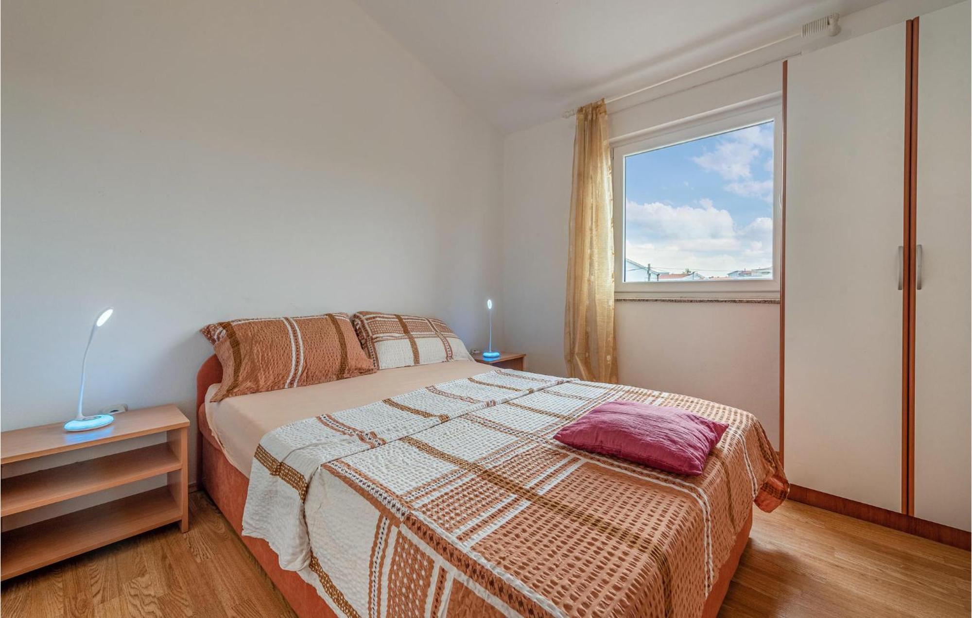 Beautiful Apartment In Vir With Wifi Kültér fotó